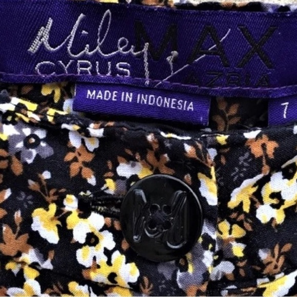 Floral Shorts By Miley Cyrus Max Azria, Handy side pockets, 7, Lknew - Picture 3 of 5